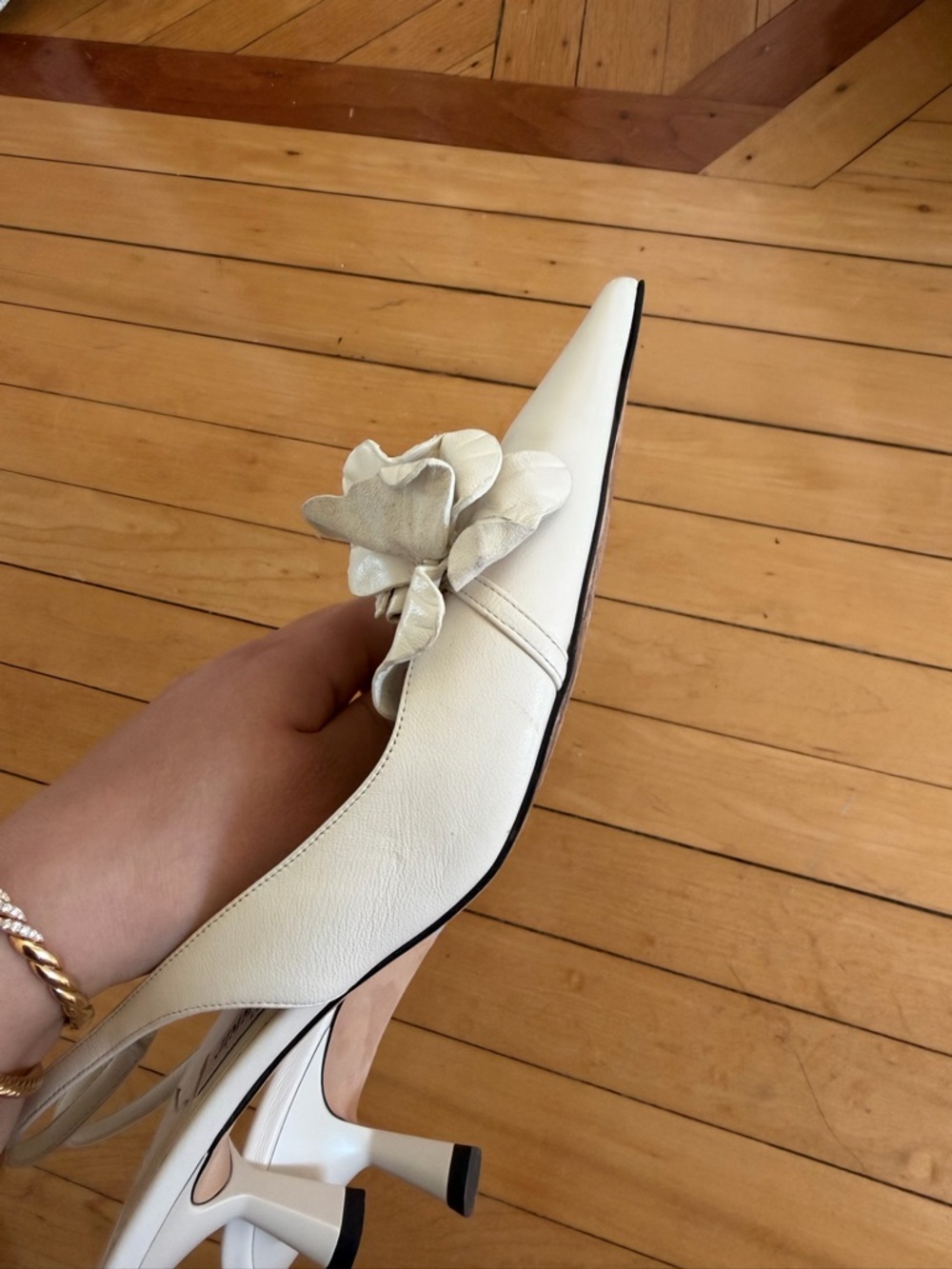 Jimmy Choo Amita 45 size 41 US 10 Ivory Slingback with Floral Applique - Picture 7 of 10